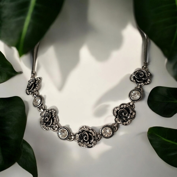 Pretty Floral Statement necklace - Picture 1 of 6
